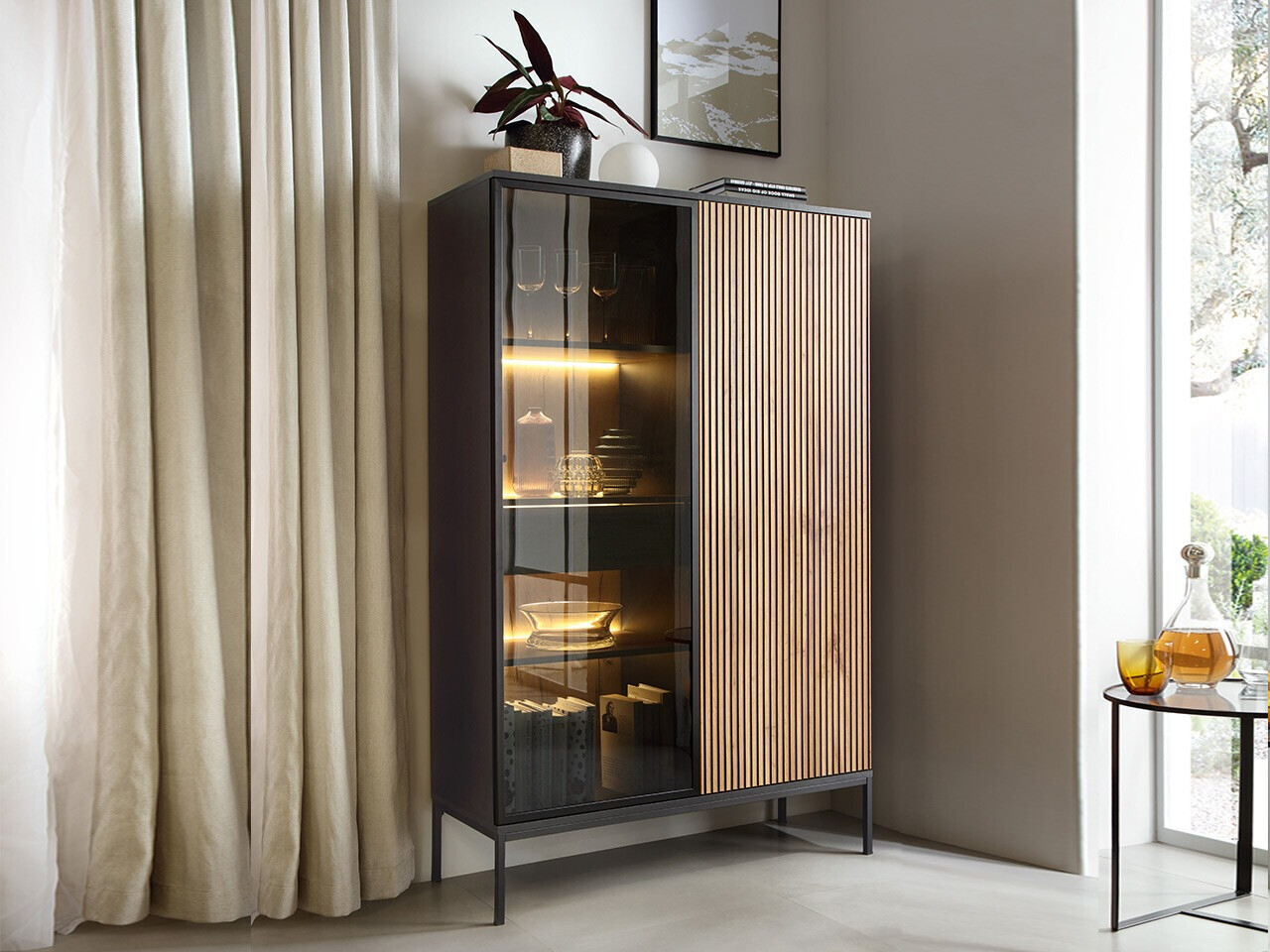 Bookcase Manal (Black + Wotan Oak)