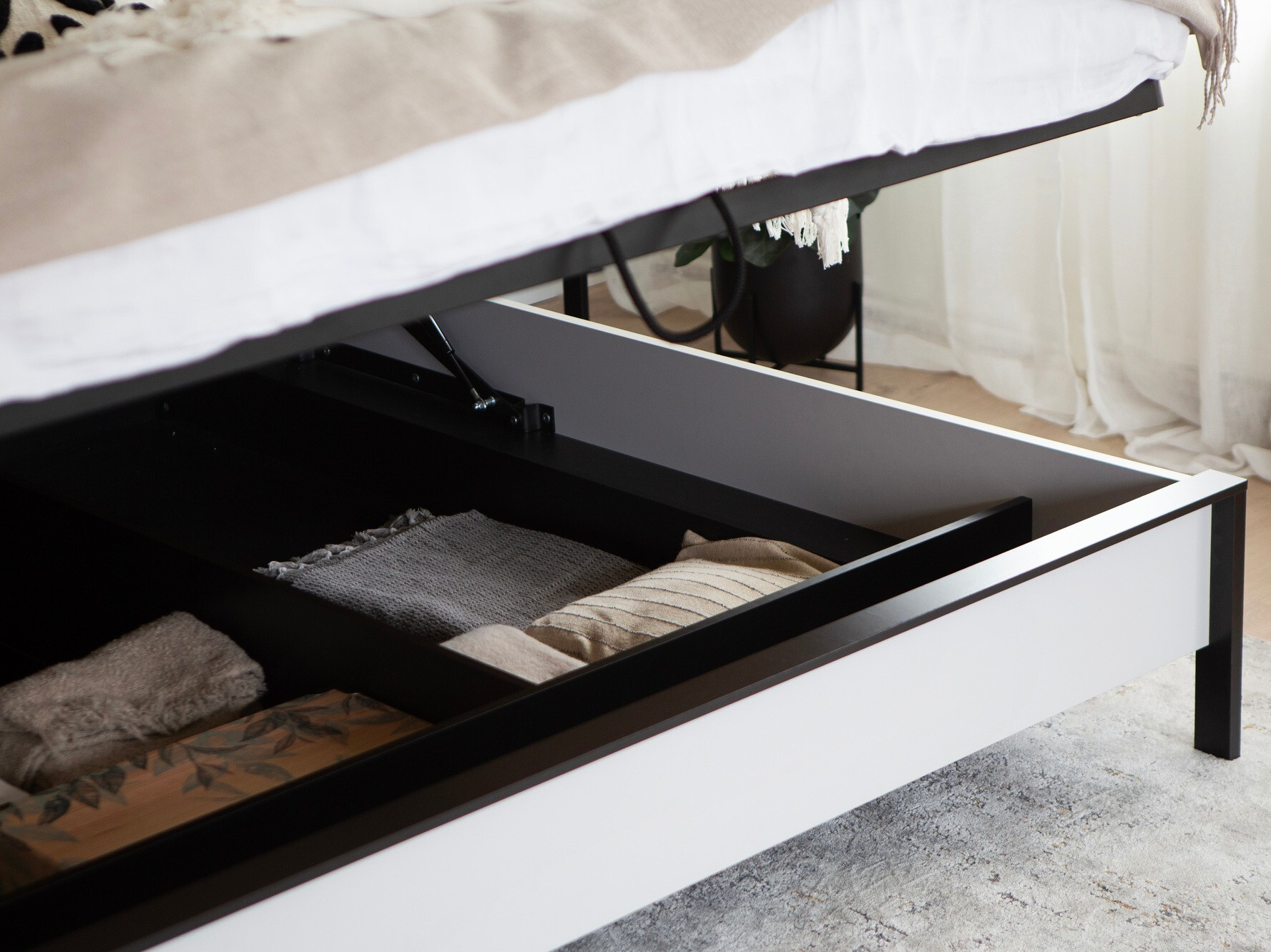 Bed Almela 107